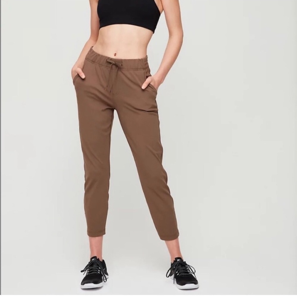 Aritzia The Constant Helena Athleisure Pants